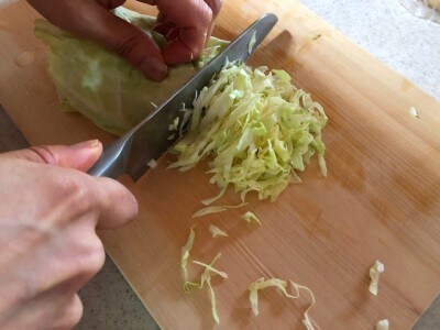 手首の痛みを感じる前に！ヒノキのまな板がおすすめ