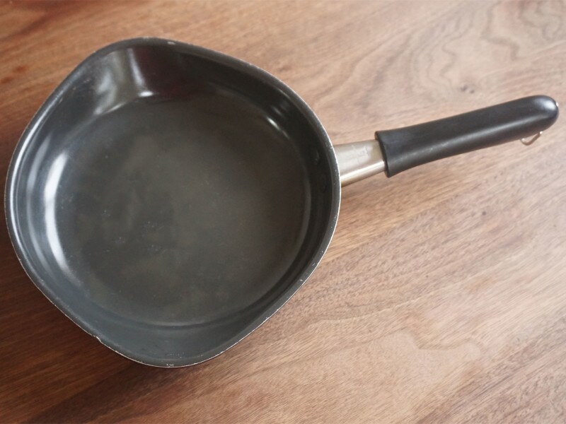 デザインと機能性が◎！柳宗理の「アルミフライパン セラミックコーティング」