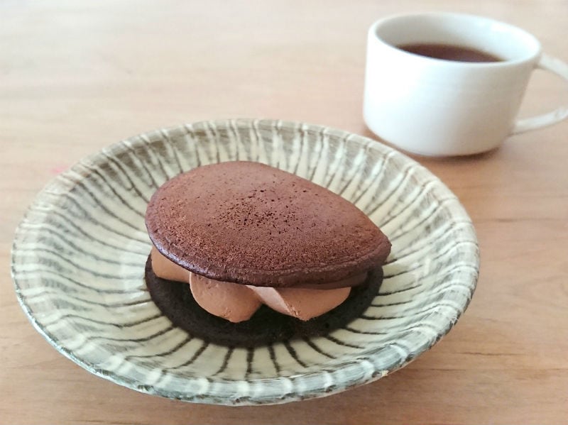 とろける2層の濃厚ベルギーチョコがコンビニで味わえる！