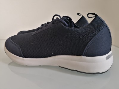 無印良品のスニーカーは踵が疲れにくく、コスパ最高！