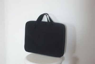 無印のパソコンケースなら「PCを入れたまま」使える！収納ポケットにも工夫アリ