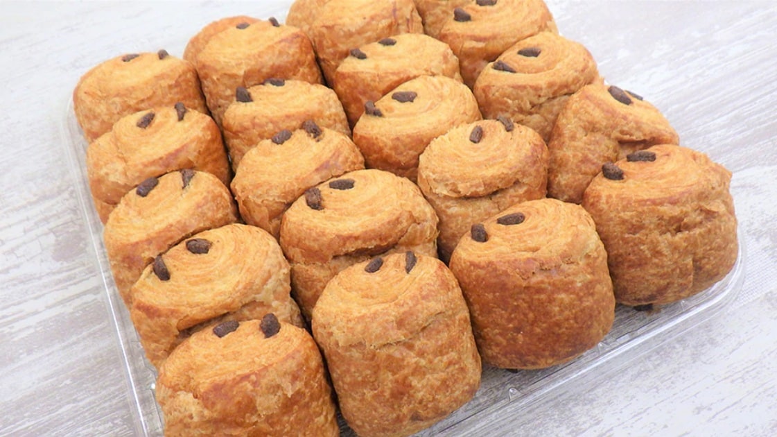 容器にずらっと並ぶ「パンオショコラサヴール」