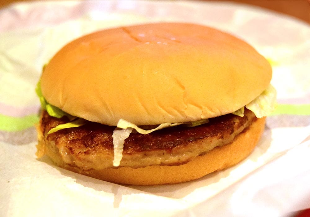 シャキシャキ食感のレタスに、こだわりのガーリックペッパーソースを合わせたやみつき必至の大人気商品。