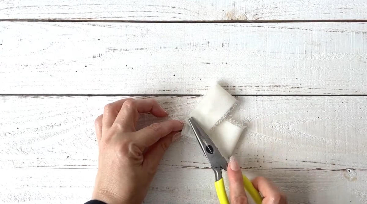 リボンをカットしてループを作る