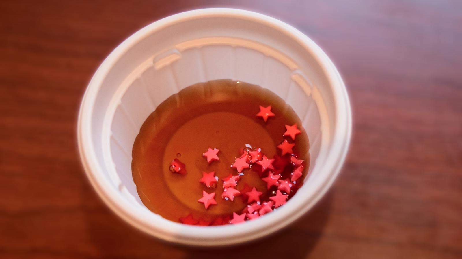 商品に付いてくる星型の砂糖菓子をトッピングすれば、ぐっと再現度がアップ