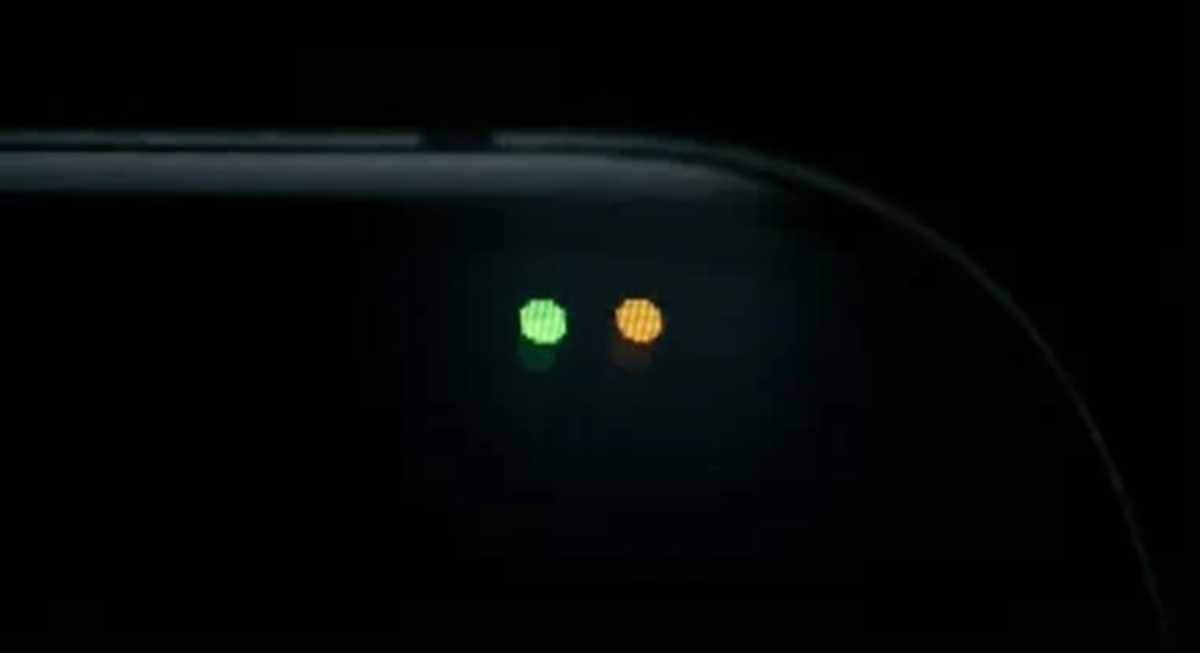 iPhoneのカメラ警告灯とスパイウェア