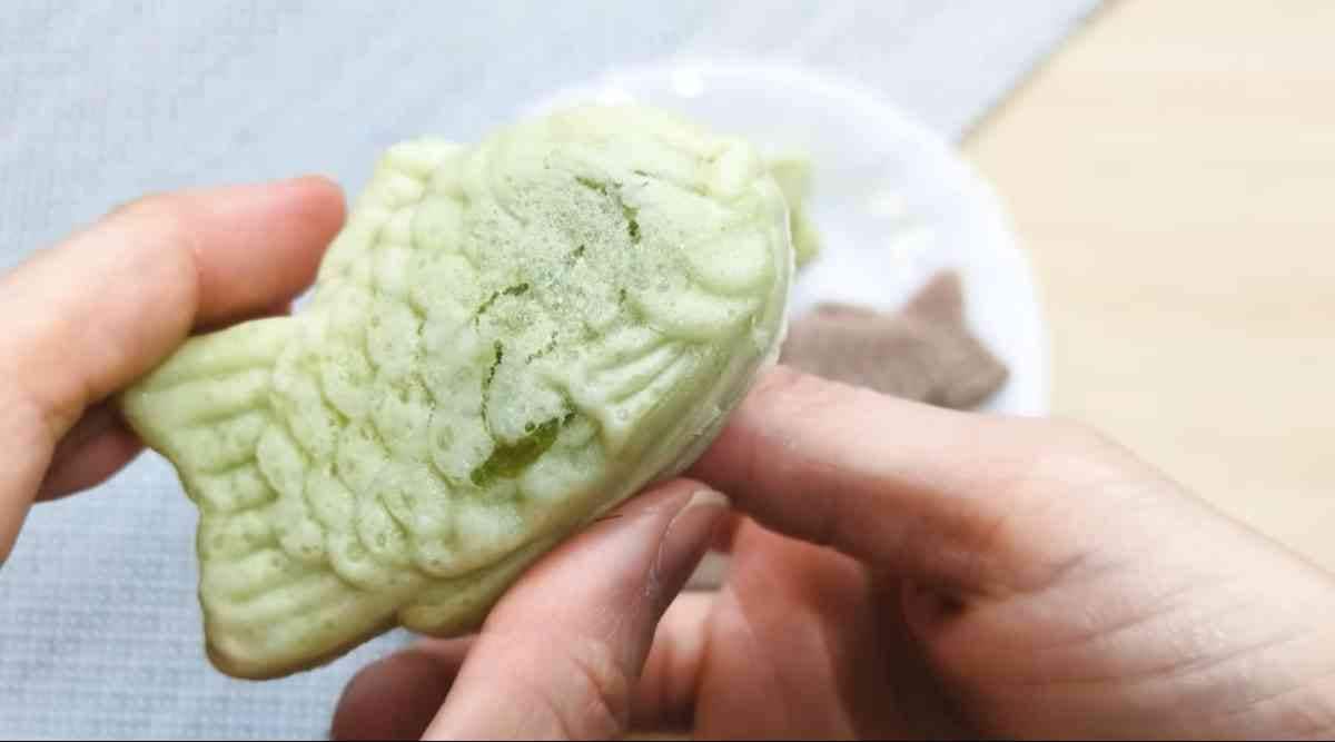 業務スーパーの「もちもちプチたい焼き抹茶」