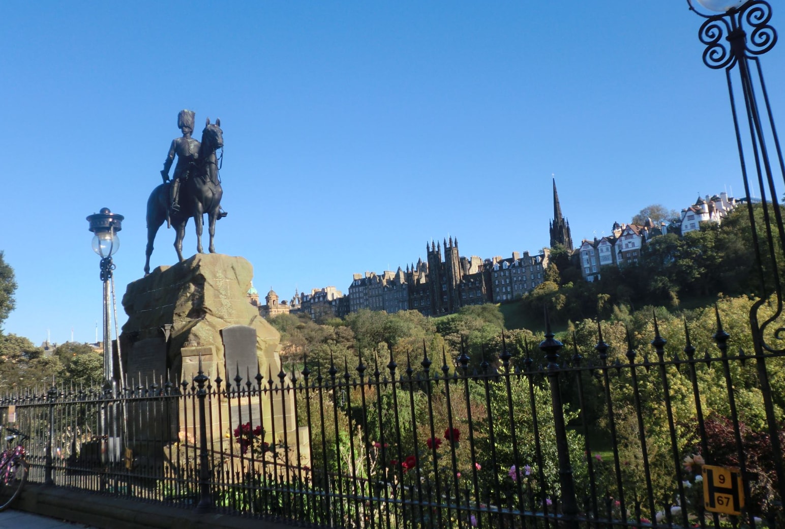 大道芸に見入っている隙に財布が消えた！