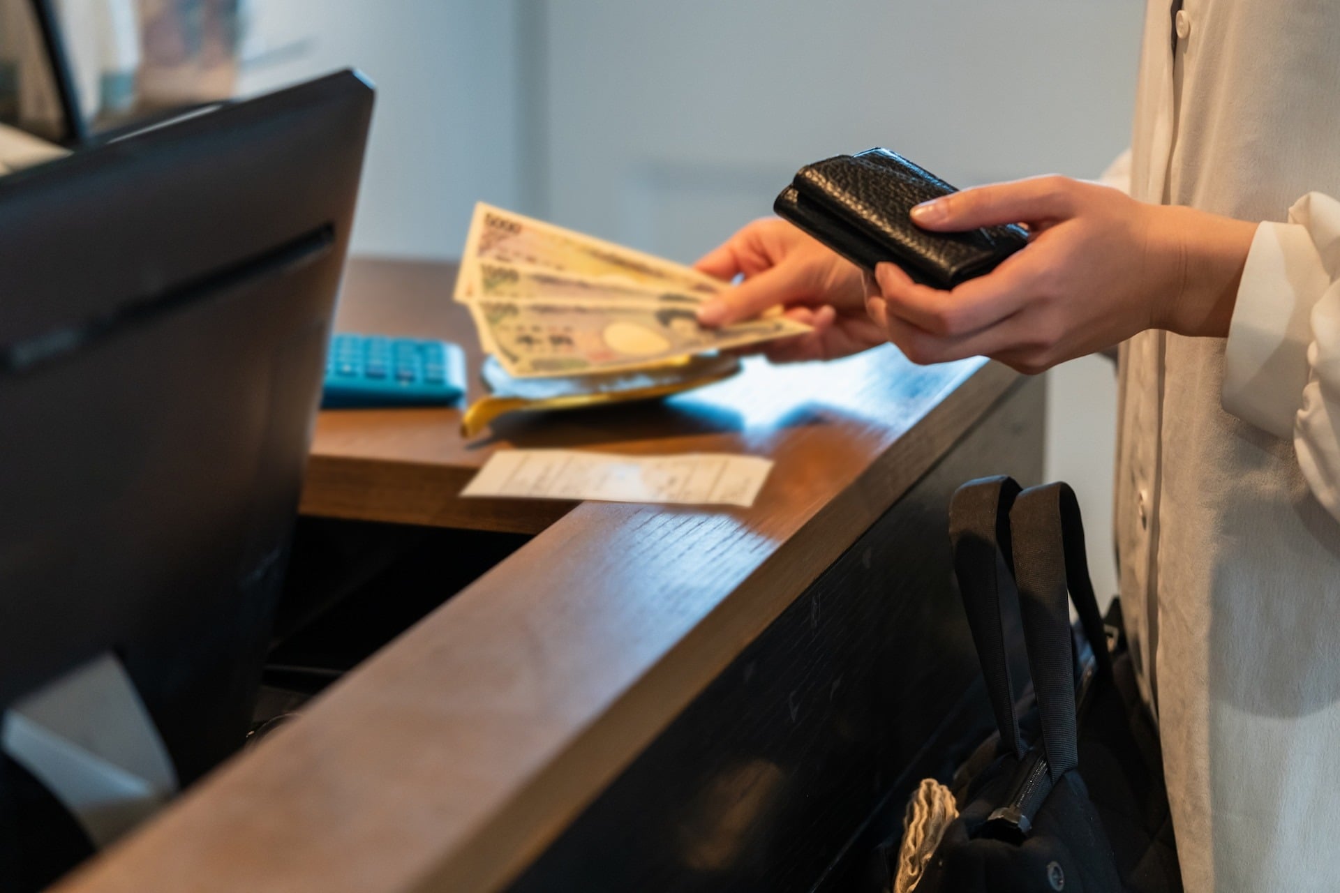 1回の帰省で10万円？！義実家の外食費を負担する「夫の見栄」妻が取った家計を守る解決策とは？