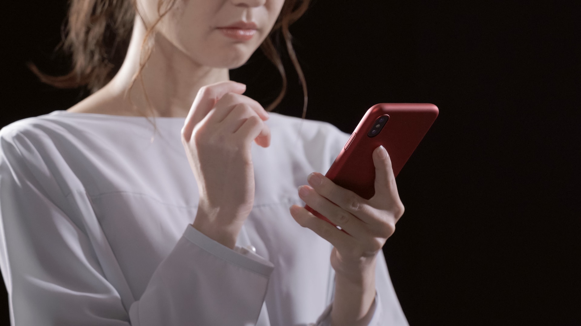 カード不正利用から詐欺グループの一員だと疑われ…！？女性が語る恐怖の電話