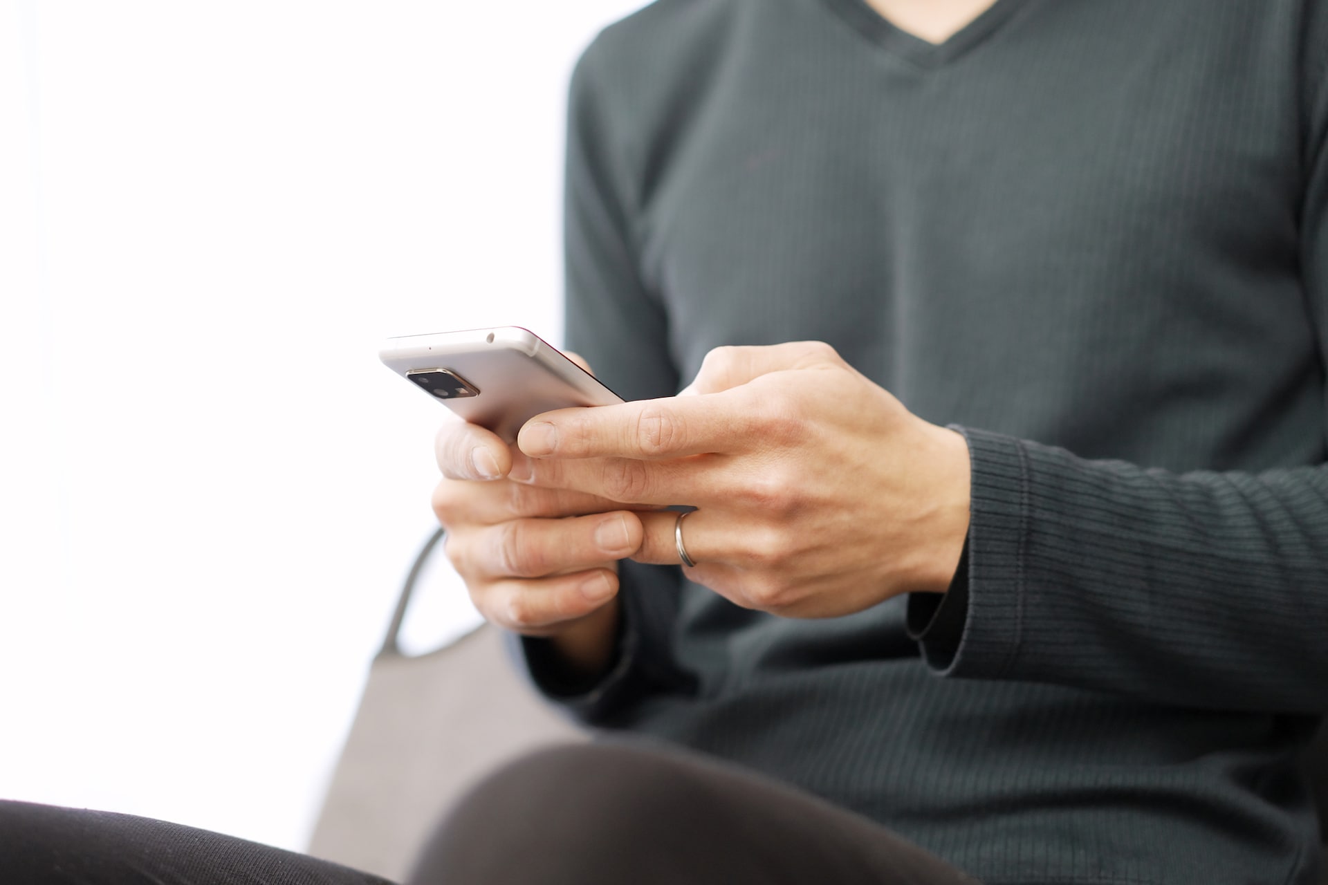 「お荷物をお預かりしています」というSMS。そのリンク、本物ですか？