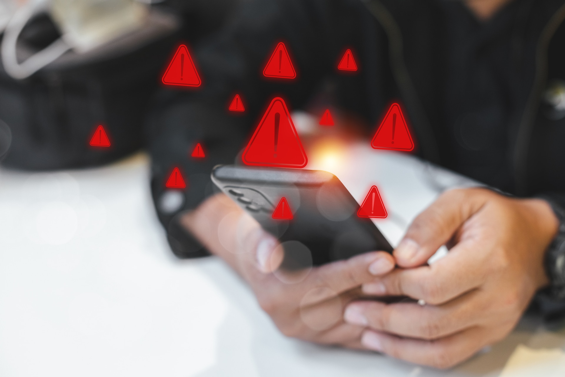 「不正利用の確認」を促すメール。そのリンク先、本当に公式サイトですか？