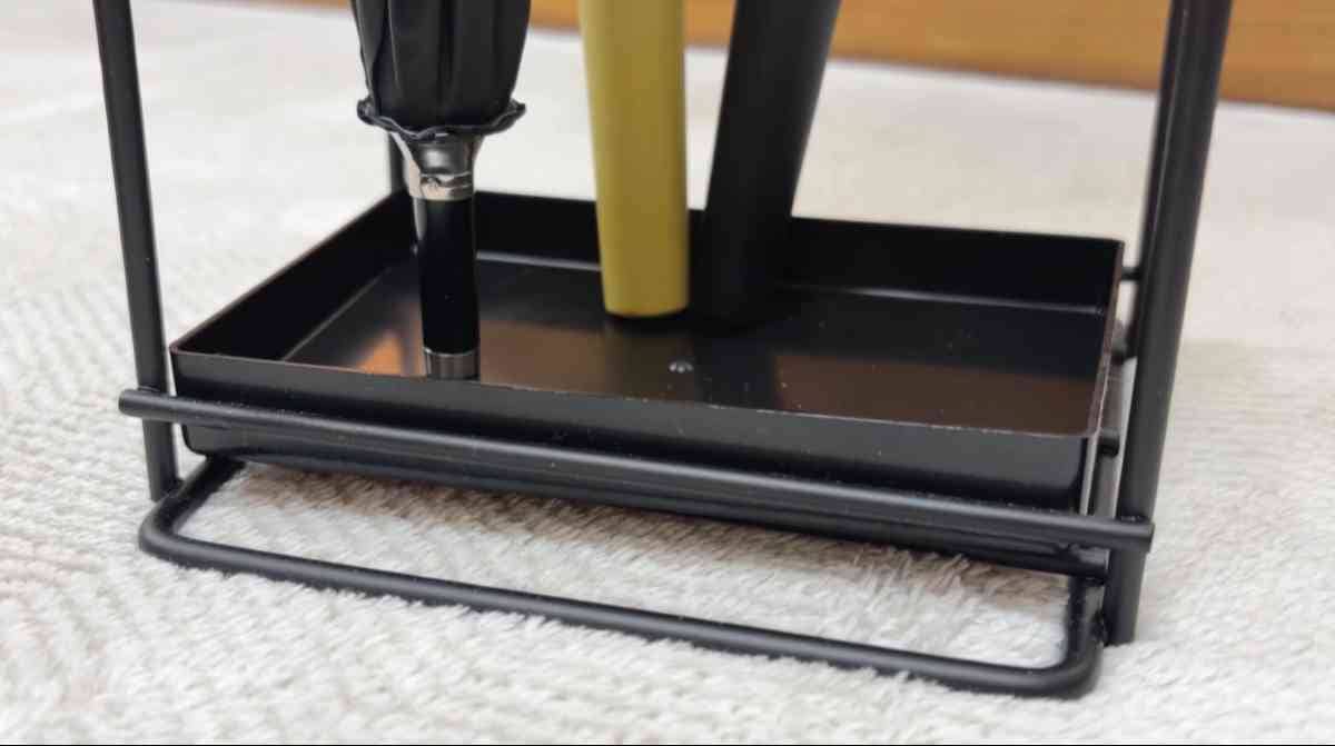 ダイソーの「傘スタンド」