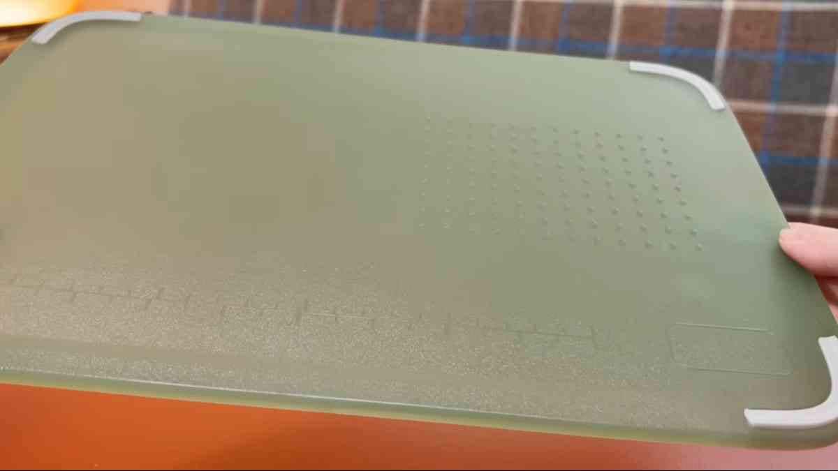 スリーピーの「すべりにくくて使いやすいまな板(半透明グリーン)」