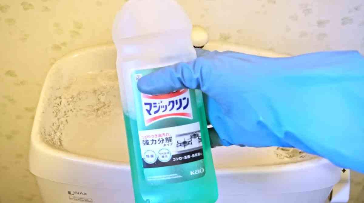 プラスチックのトイレの上掃除