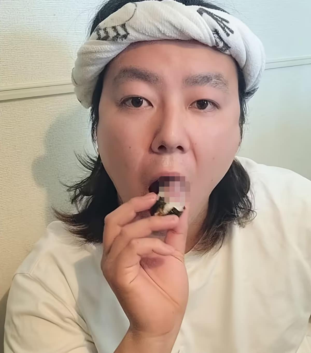 生きたネズミを寿司にして食べたYouTuberに視聴者ドン引き【話題のニュース3選】