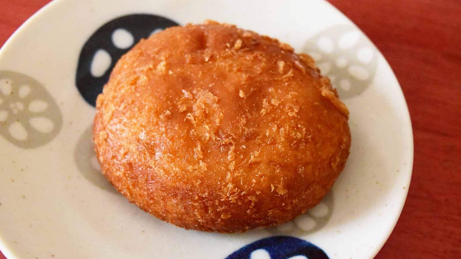 ココイチ「ポークカレーパン」の大きさは、一般的なサイズ感です