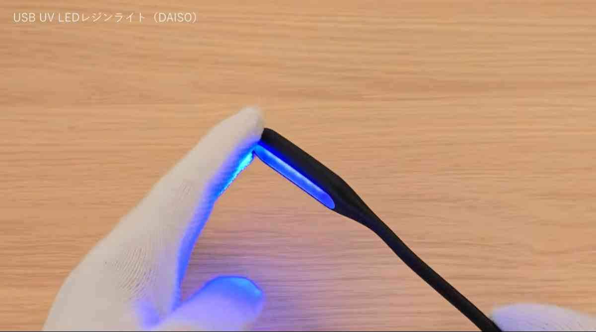 ダイソーの「USB UV LEDレジンライト」