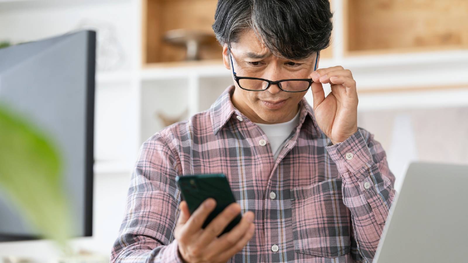 広がるレビュー疲れ。「星5なのに全然違う」「高評価がむしろ怪しい」フェイクレビュー時代を賢く生き抜く口コミとの付き合い方