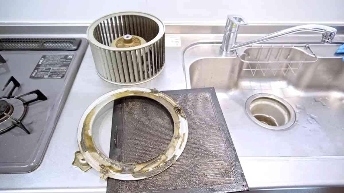 プロの換気扇掃除術