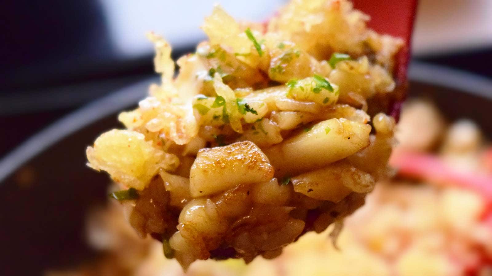 天かすと香七味を加えることで印象は大きく変化