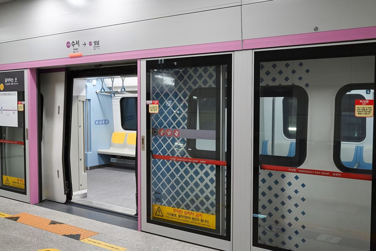 パリで「署名して」の数秒でスマホ盗難、ローマ地下鉄で集団スリの餌食に…戦慄の海外旅行スリ被害3選