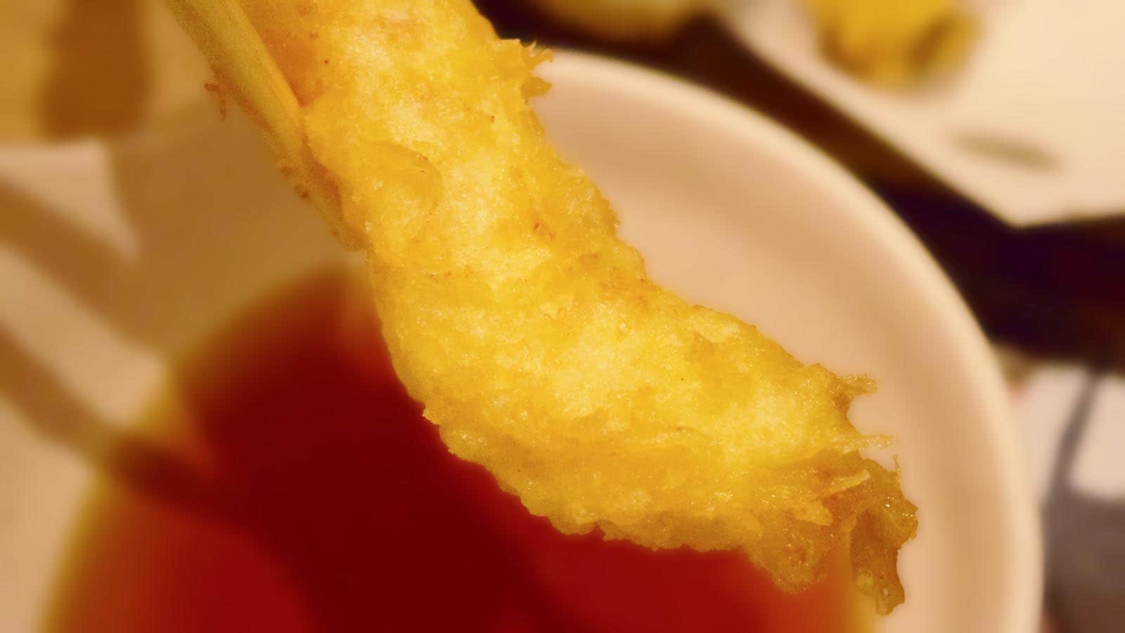 天ぷらは全体的に衣が薄めで主張しすぎず、油っこさもひかえめ