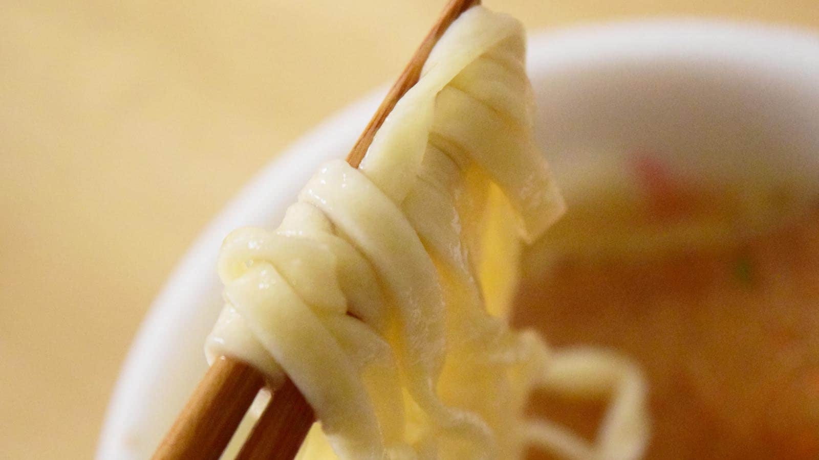 味わいの系統としては「日清焼そばU.F.O. だしソースきつね焼そば」と「どん兵衛」は共通しています
