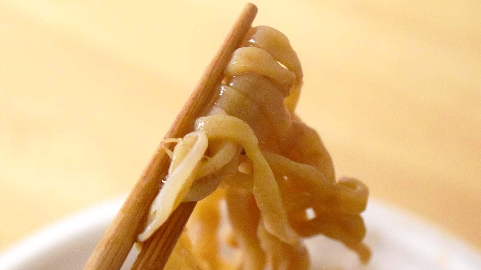 麺はワシワシ感のある太麺で、いかにも二郎系ラーメンを思わせる仕上がり