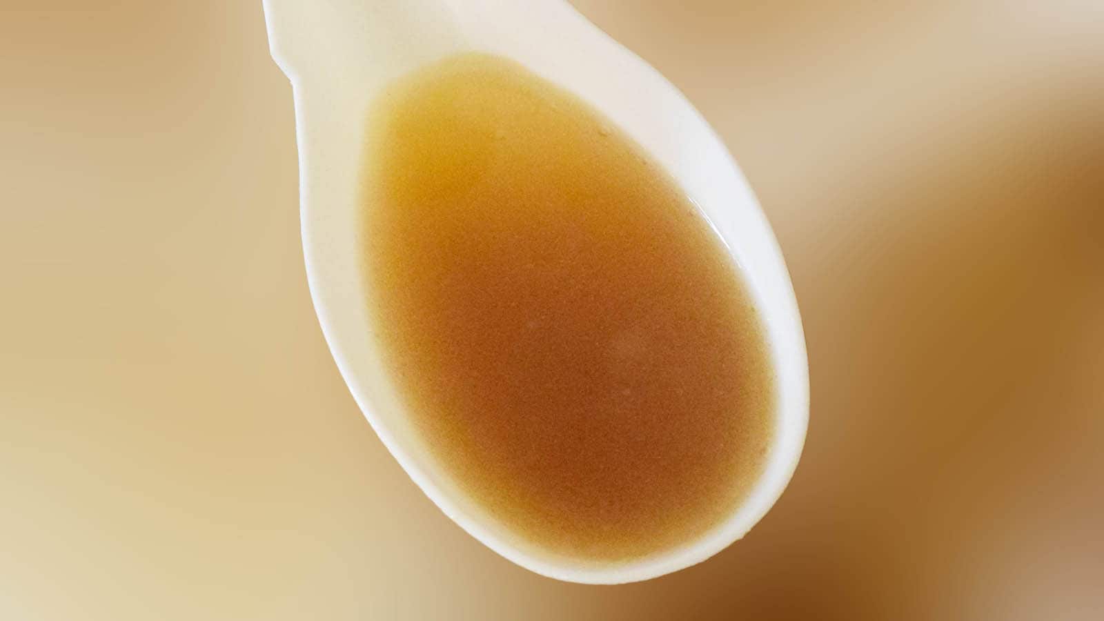 スープはにんにくのパンチがしっかりときいた濃いめの味付け。