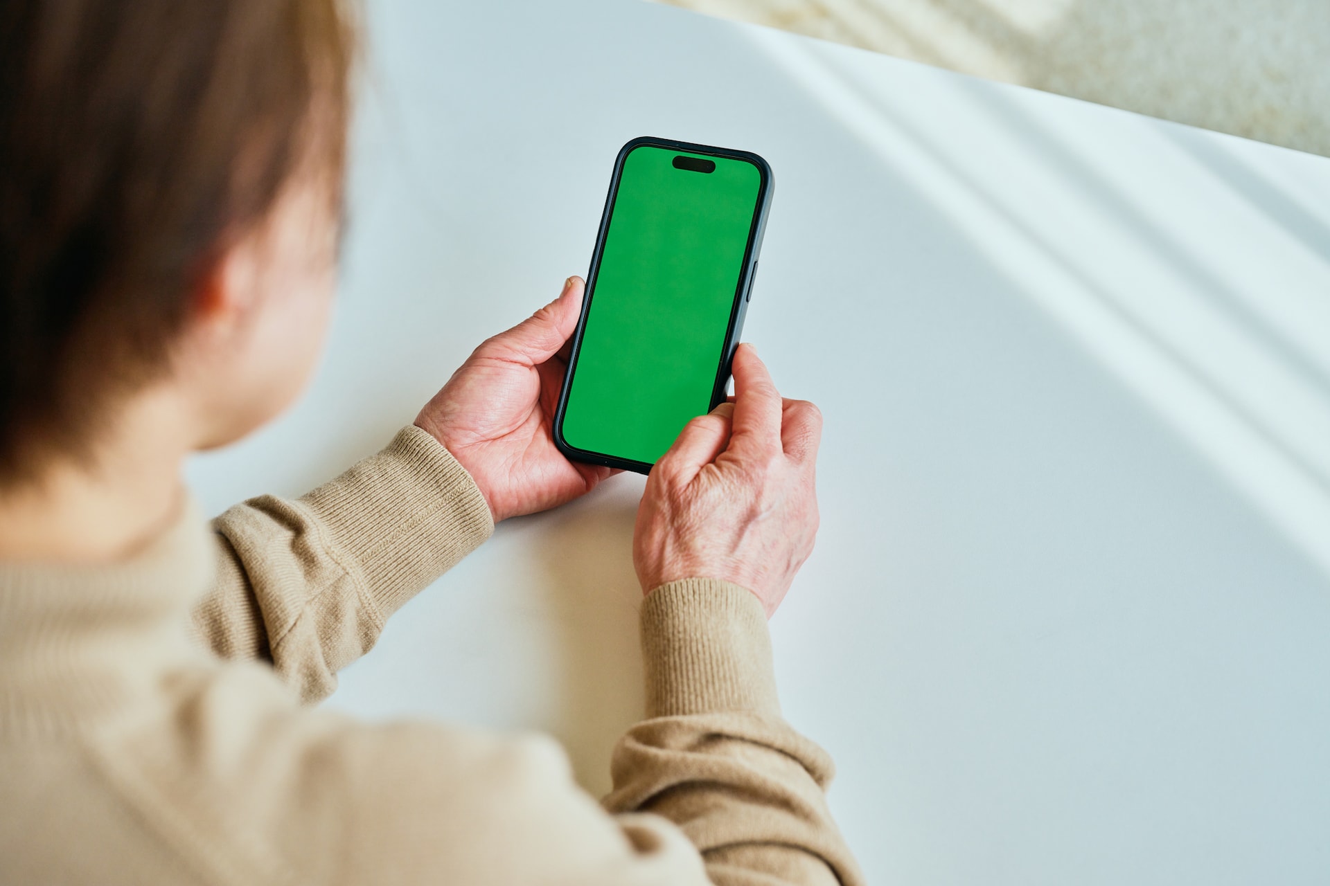 友人の意味深なLINEひとことが気になった時の対応方法