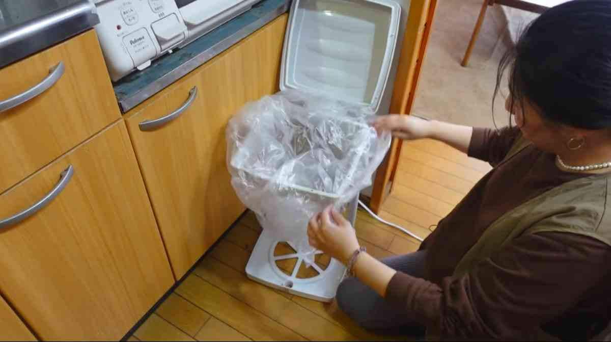 ダイソーの「ゴミ袋ホルダー」