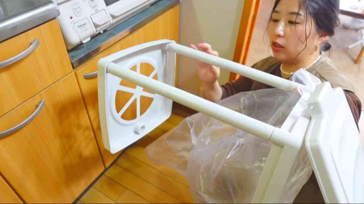 ダイソーの「ゴミ袋ホルダー」