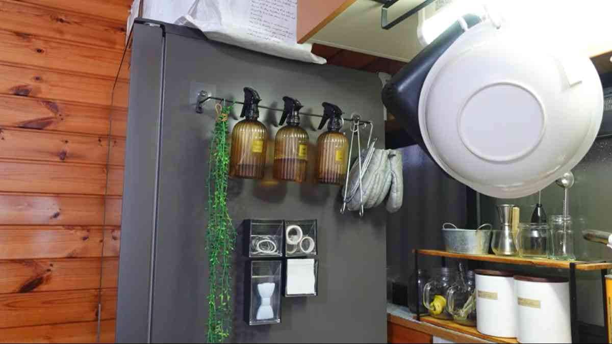 ダイソーの「ナットつき　シールフック」