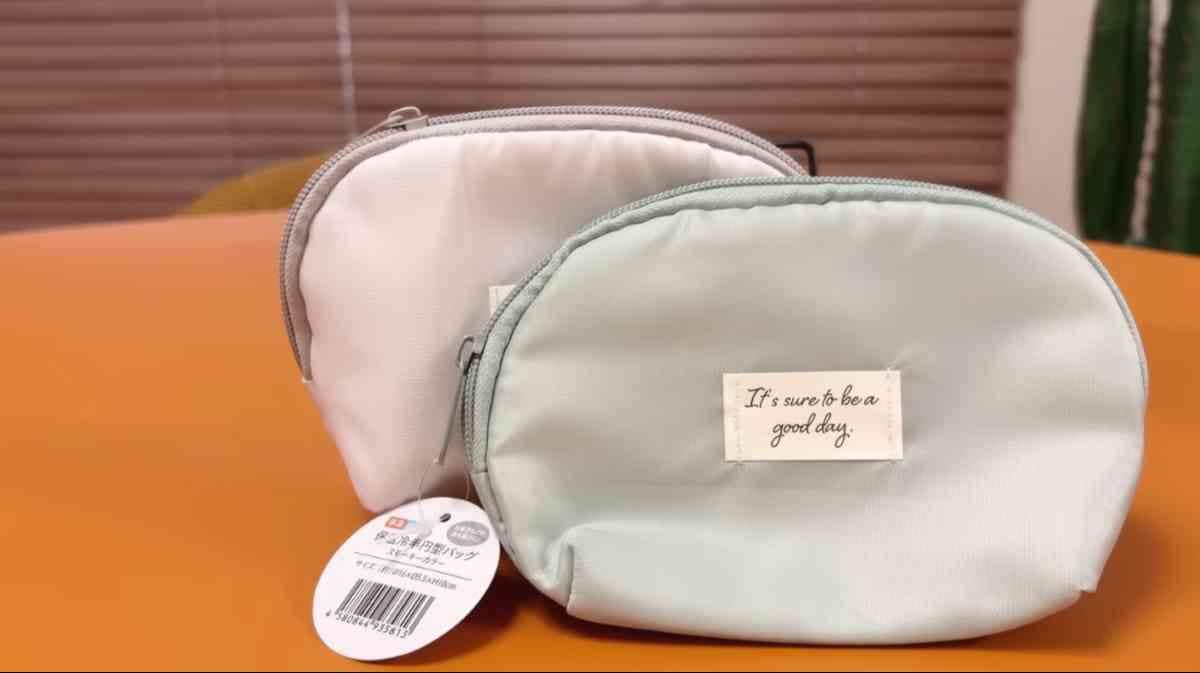 セリアの「保温冷半円型バッグ」