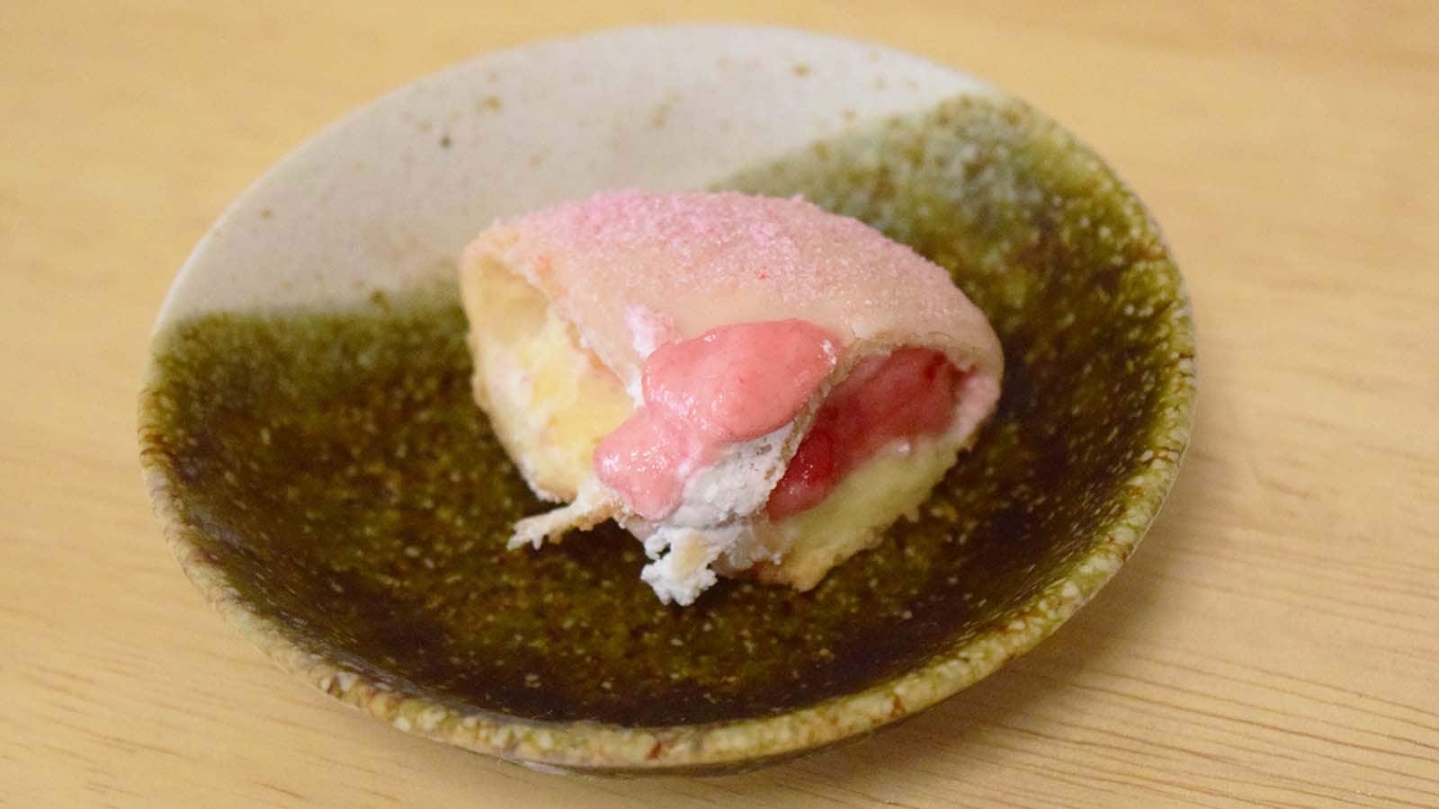 凍らせた「もっちゅりん」は、生地の“もっちゅり”とした食感がほとんど失われ、どちらかといえばかための口当たり
