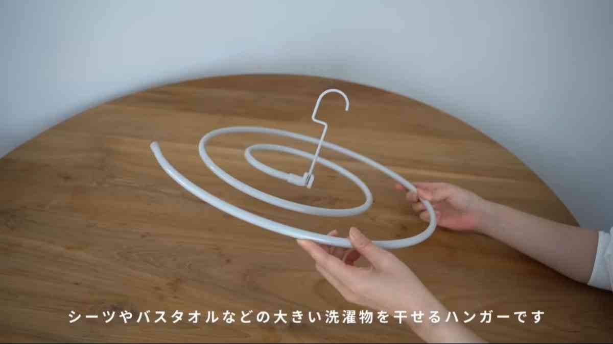3COINS(スリーコインズ)┃折りたたみ式スパイラルハンガー