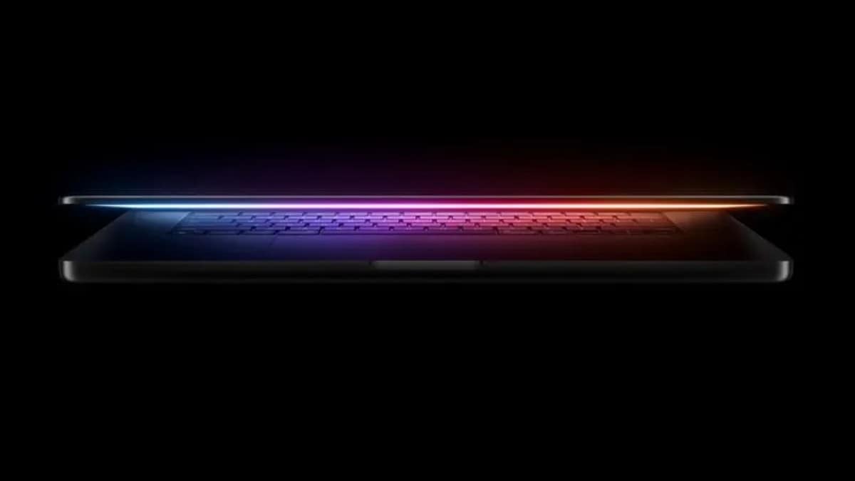 「MacBook Ultra」