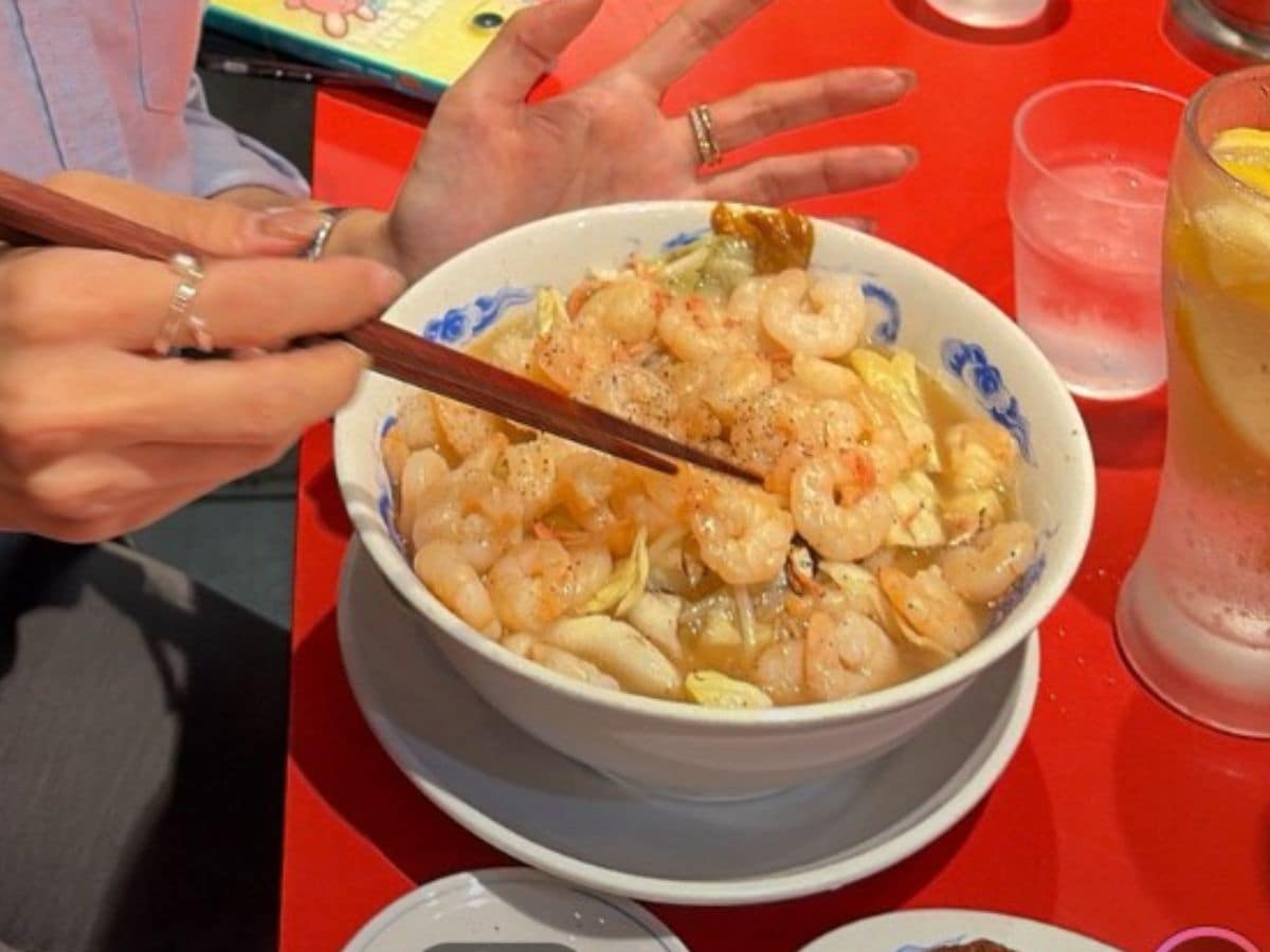 家族の絆が深まる特別な場所。海老好きにはたまらない迫力の一杯