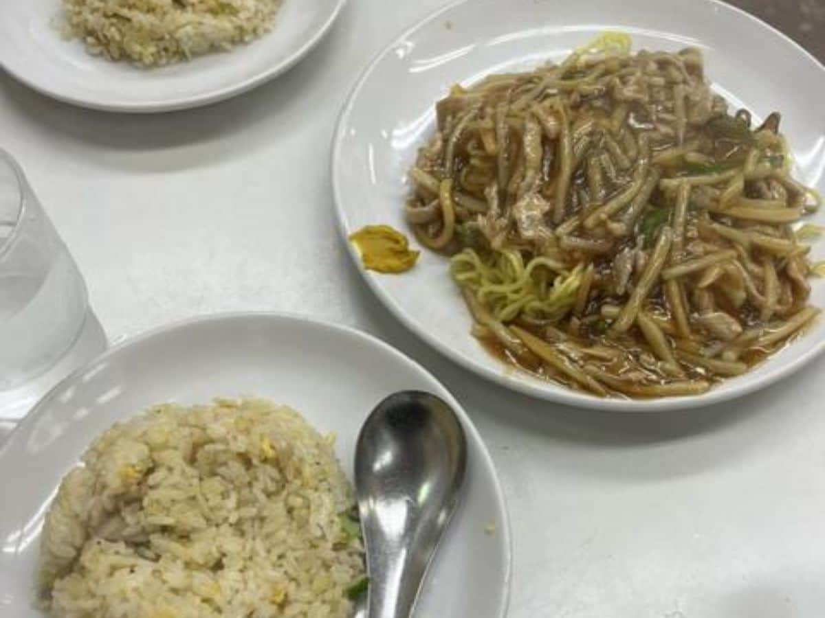 行列必至の人気店! ルースーとチャーハンの黄金バランス