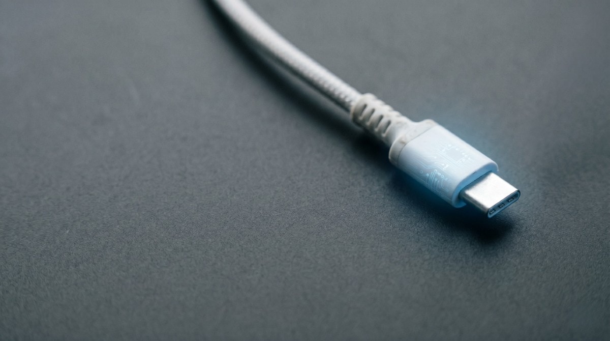 出先の「充電ケーブル」