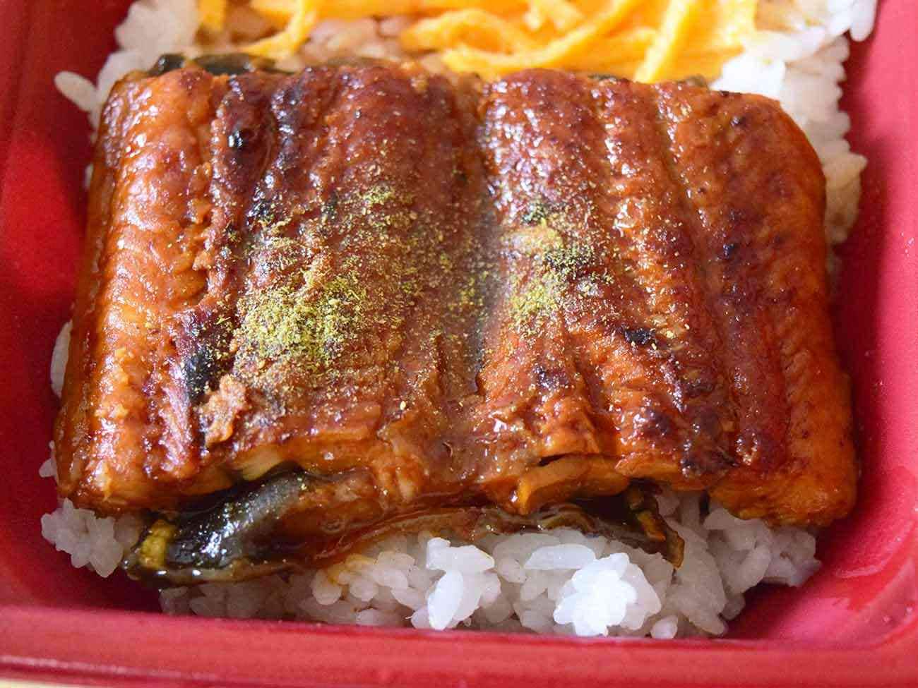 今回は別添えの山椒をかけて実食