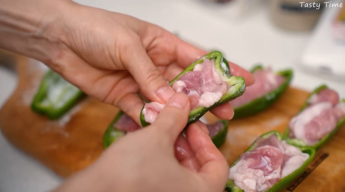 「豚こまでピーマンの肉詰め」