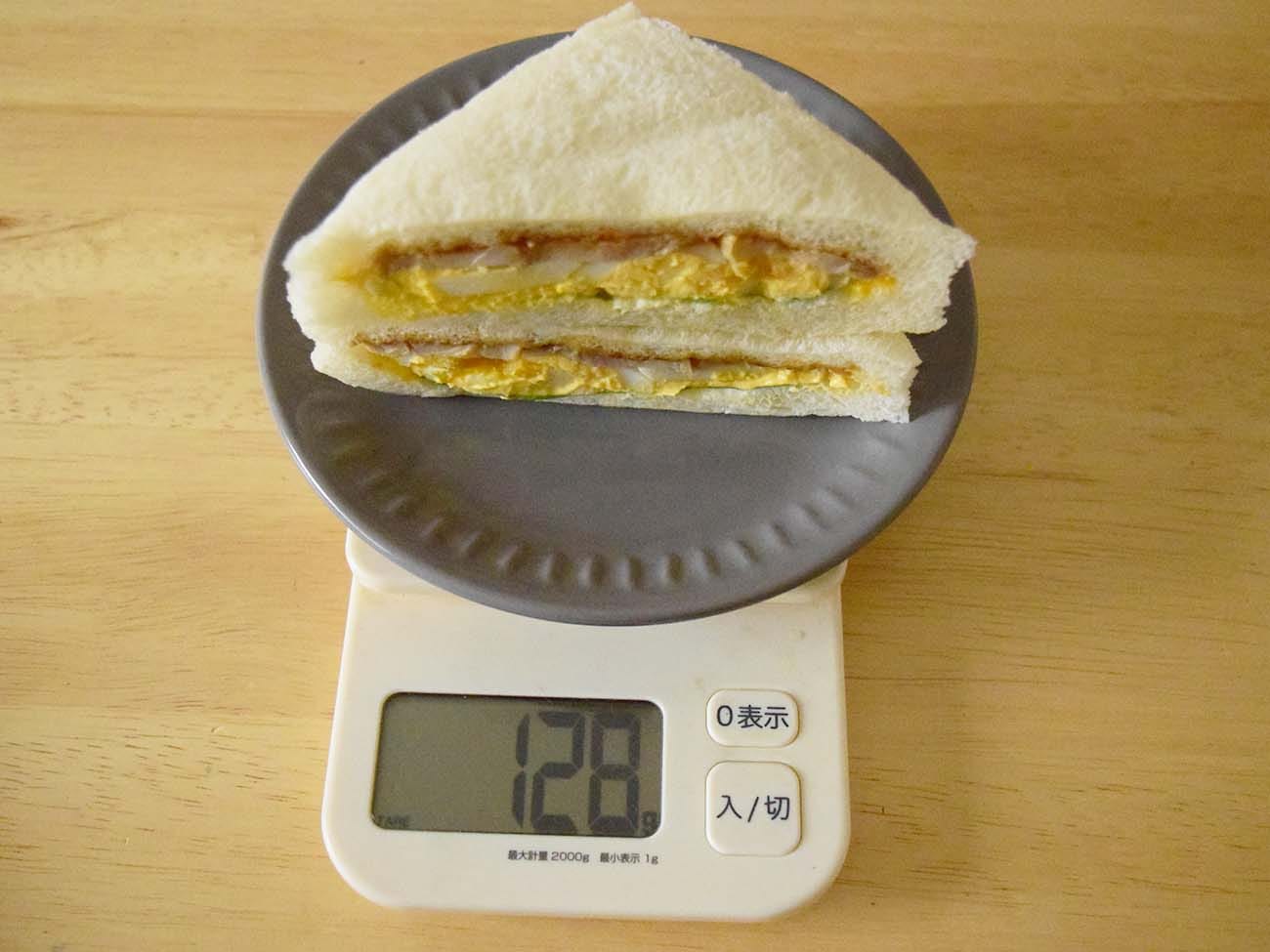 「照焼チキンとたまごサンド」は128g