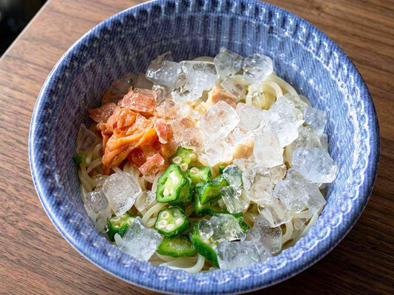 麺の上には氷がたっぷり