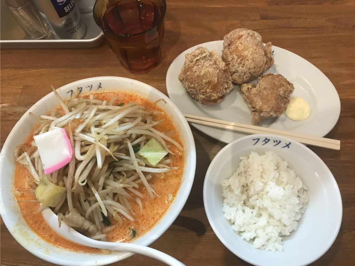 ワシワシと噛み砕く快感!シャキシャキ炒め野菜と濃厚スープが織りなす奇跡の一杯