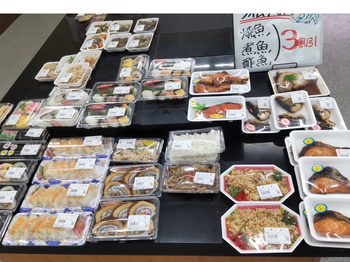 夕方の割引が狙い目！地元の新鮮な魚とお惣菜をお得に楽しむ