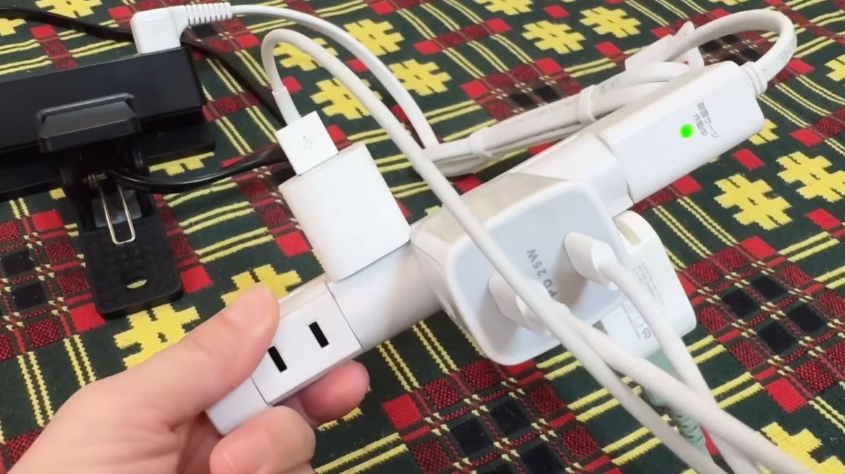 ダイソーの「回転式充電タップ」