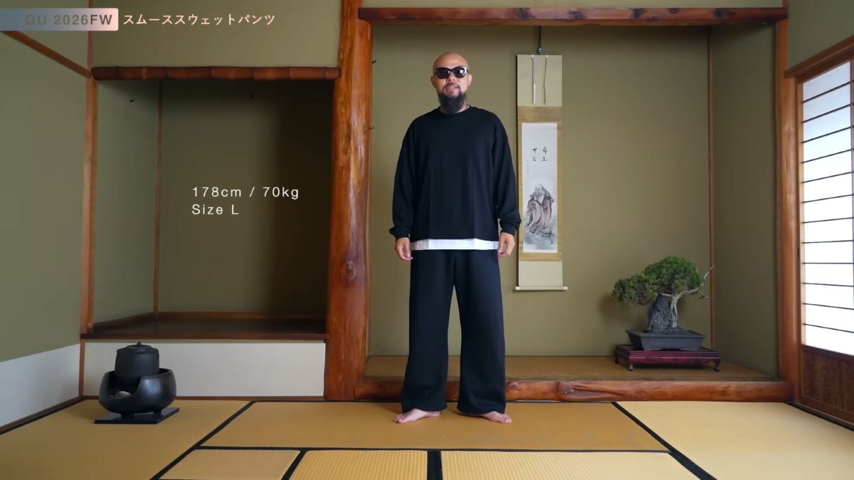 GUの秋冬新作「スムーススウェット3Dバレルパンツ」