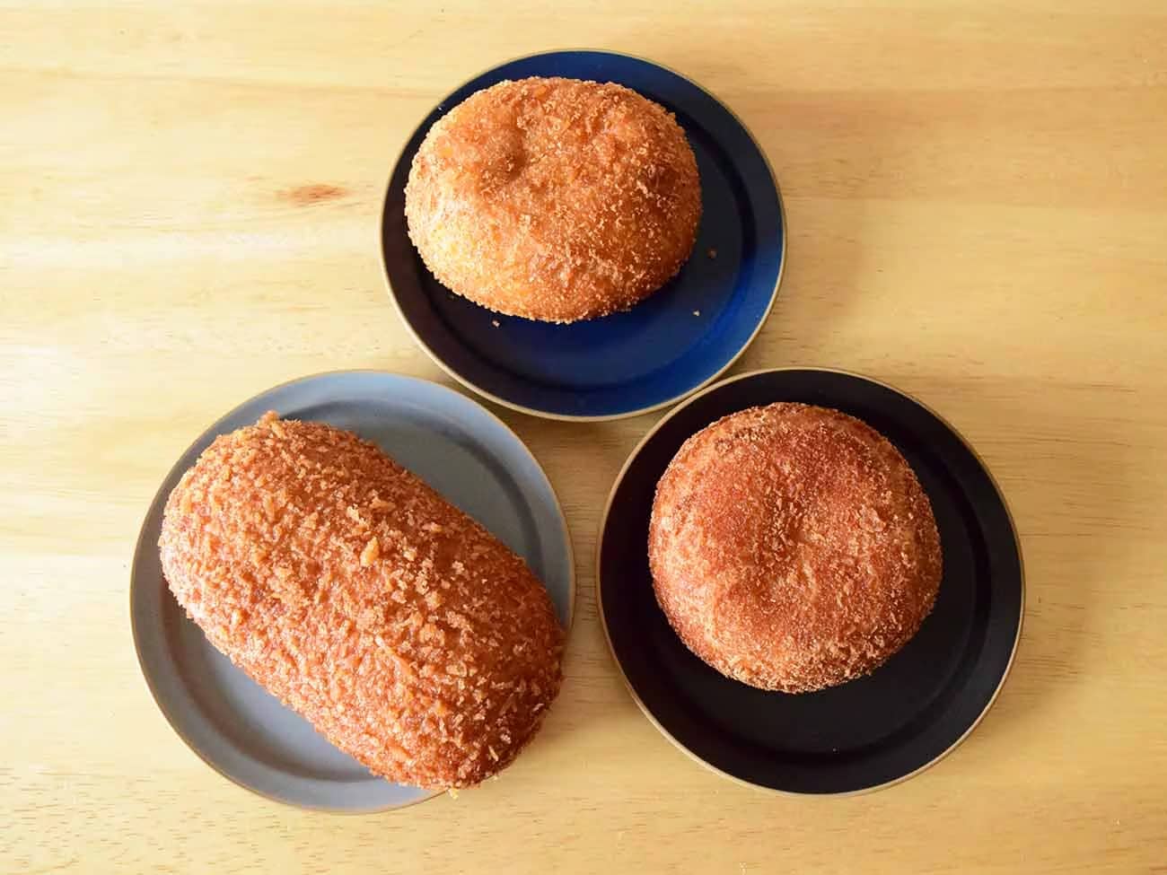 セブンイレブン「お店で揚げたカレーパン」「とろけるチーズカレーパン」「たっぷりルウの欧風カレ―パン」食べ比べ　（画像：https://ichioshi.smt.docomo.ne.jp/articles/limited/39793）